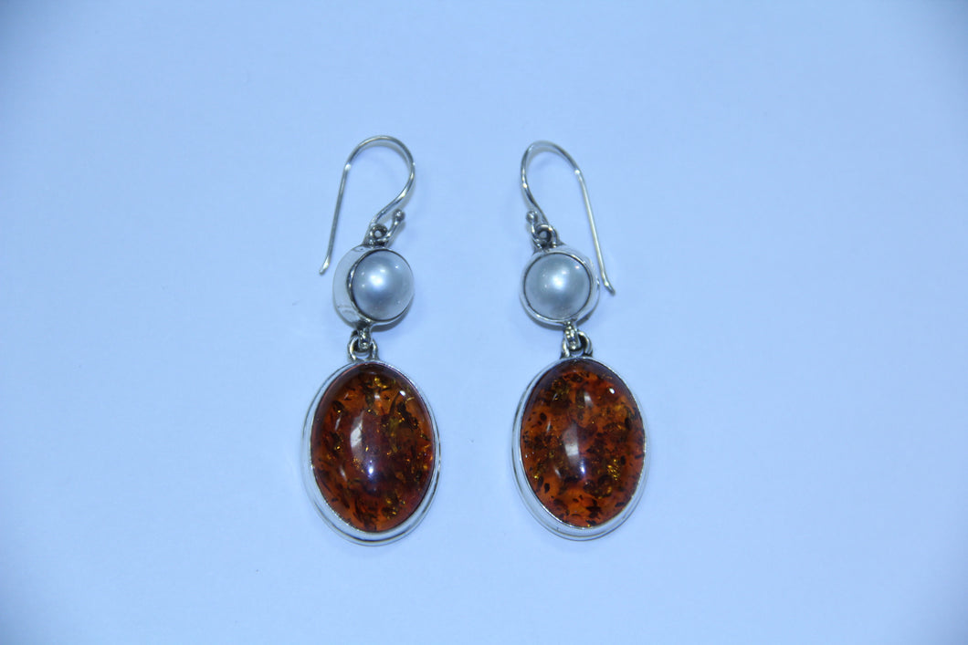 Amber / Freshwater pearl Earring